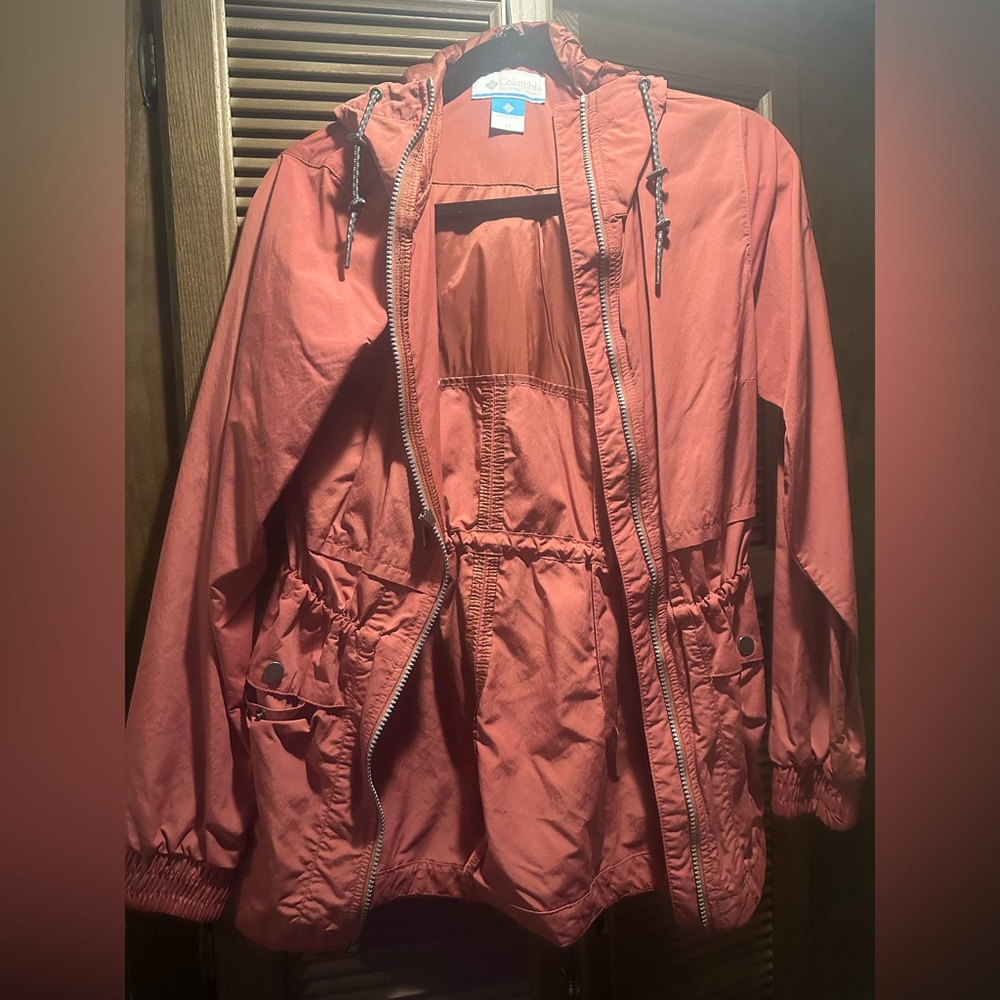 Columbia wind breaker